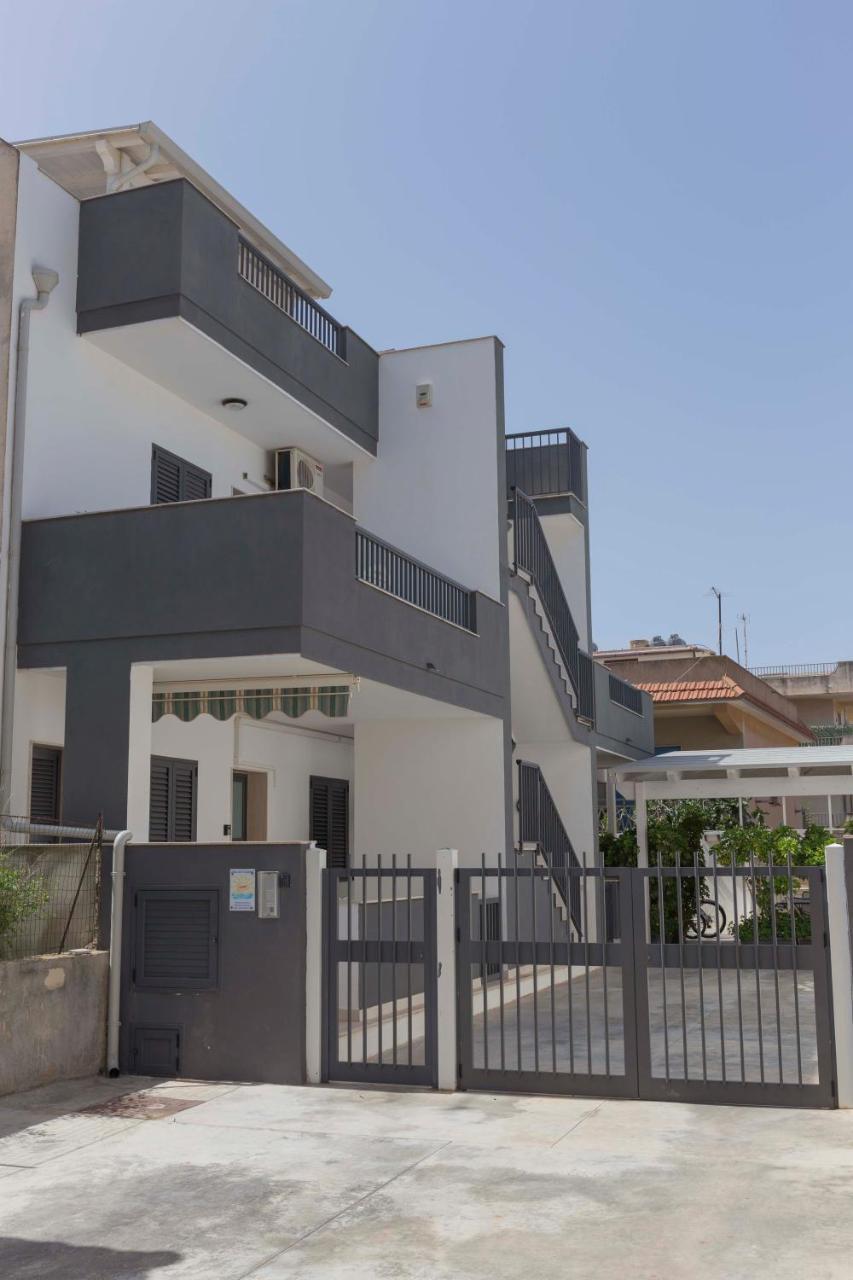Mareinsicilia: Appartamenti Larica Cava d'Aliga Exterior photo